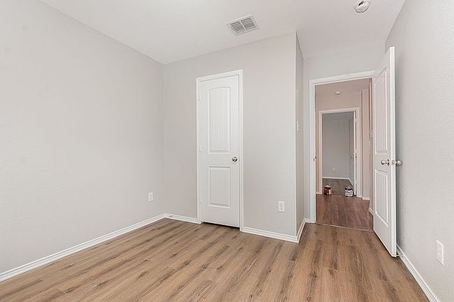 Additional photo 2 of property located at 413 Everglades St