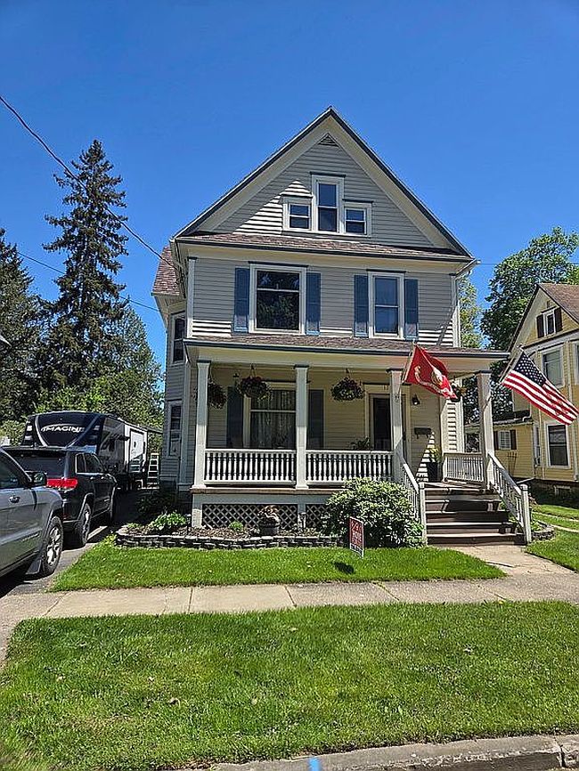 Image of 121 S 10th St