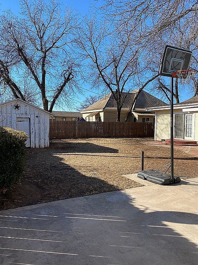 Image of 205 3rd St Se