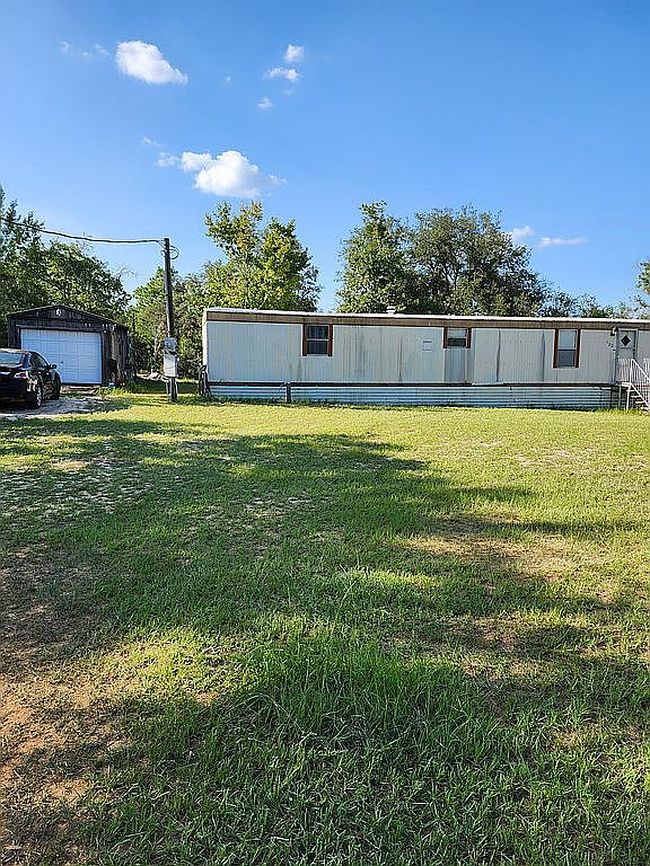 Photo of 102 Azalea Dr, Interlachen, FL