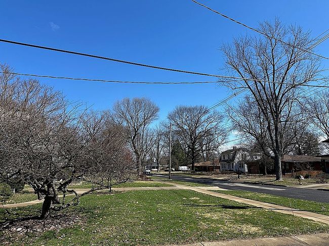 Image of 2421 W Moss Ave