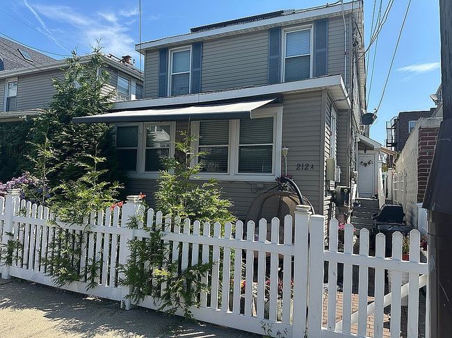 Photo of 212A Beach 117 St, Rockaway Park, NY