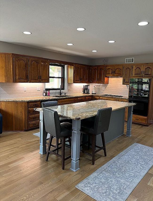 Photo of 12719 Sagamore Rd, Leawood, KS