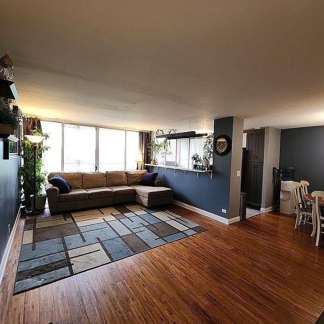 Photo of 4000 Triumvera Dr Apt 504, Glenview, IL