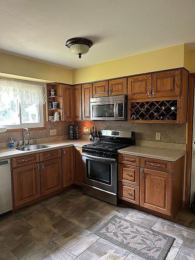 Photo of 3188 Spencer Dr, Geneva, OH