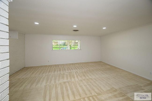 Additional photo 3 of property located at 1033 E Ebony Dr
