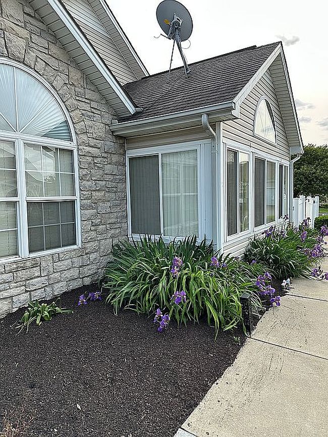 Photo of 6108 Quarrys Edge Ln, Sylvania, OH