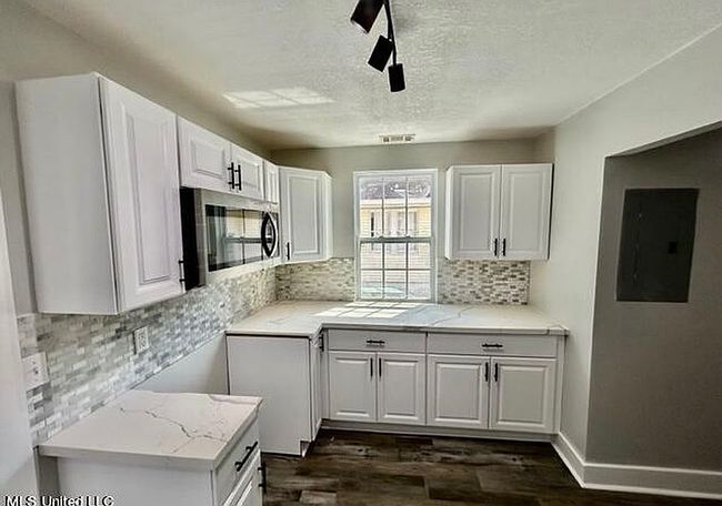 Additional photo 2 of property located at 2417 Kelly Ave