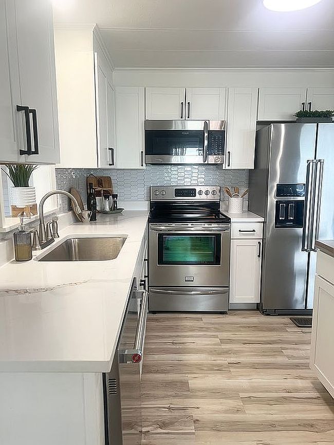 Image of 666 Harbor Cir