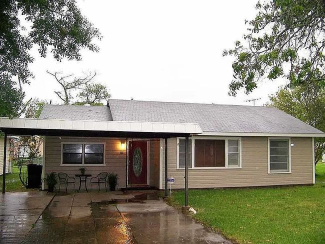 Photo of 719 S 9th St, Nederland, TX