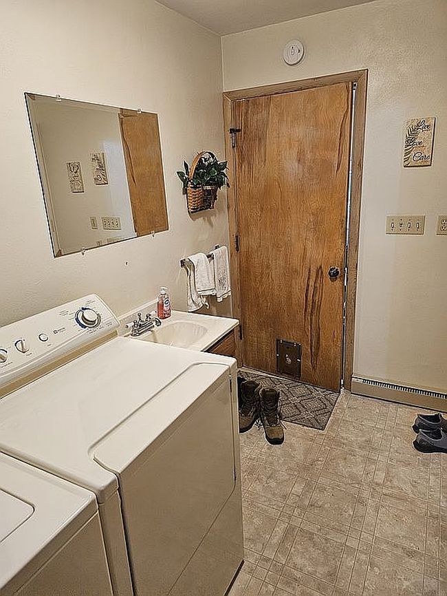 Photo of 406 E Sunset Dr, South Whitley, IN