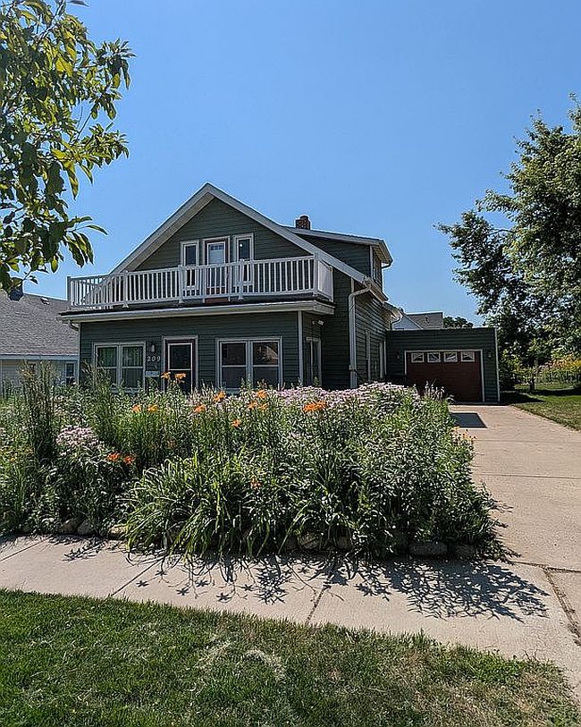 Photo of 209 9th Ave Nw, Mandan, ND