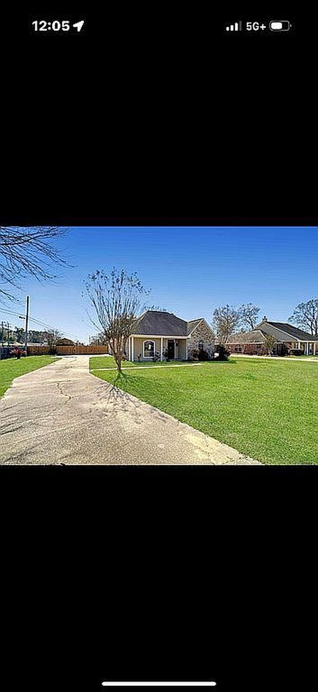 Photo of 7994 Denham Chase Ave, Denham Springs, LA