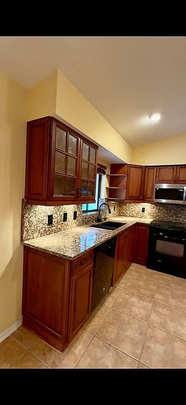 Additional photo 2 of property located at 1213 Se 12th Ln