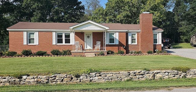 Photo of 8 W Point Dr, Fayetteville, TN
