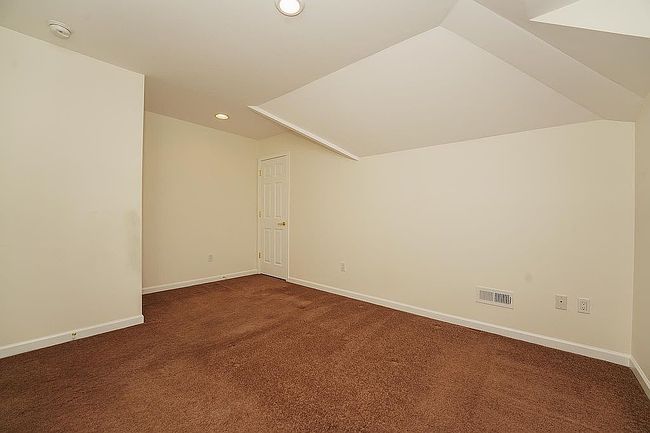 Photo of 1402 Schindler Dr N, Monmouth Junction, NJ