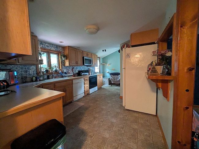 Photo of 35 Woodlawn St, South Hadley, MA