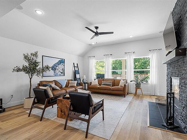 Image of 520 Royal Oaks Ln