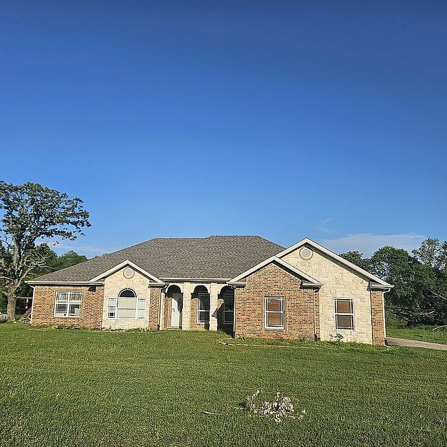 Photo of 2917 S Oak Tree Ln