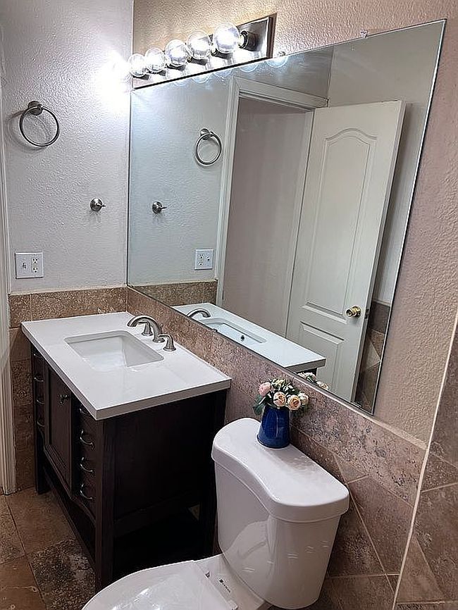 Additional photo 2 of property located at 1260 E Emerald Ave