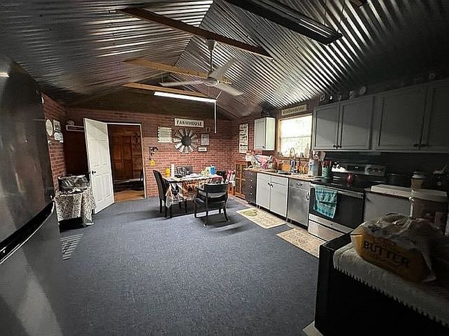 Photo of 205 May Rd, Pleasanton, TX