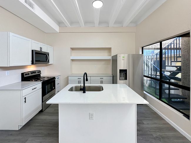 Additional photo 4 of property located at 5920 Lago Vista Way