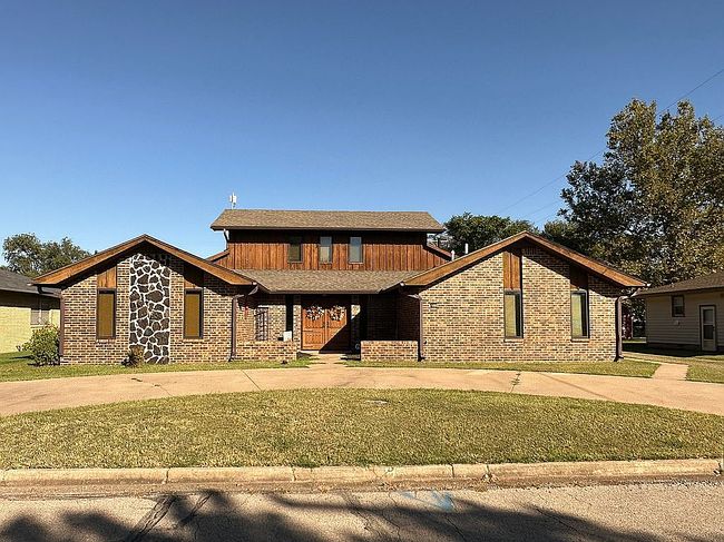 Photo of 118 N 7th St, Medford, OK