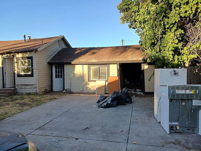 Image of 340 S Yosemite St