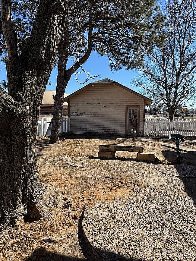 Image of 217 W 6th St
