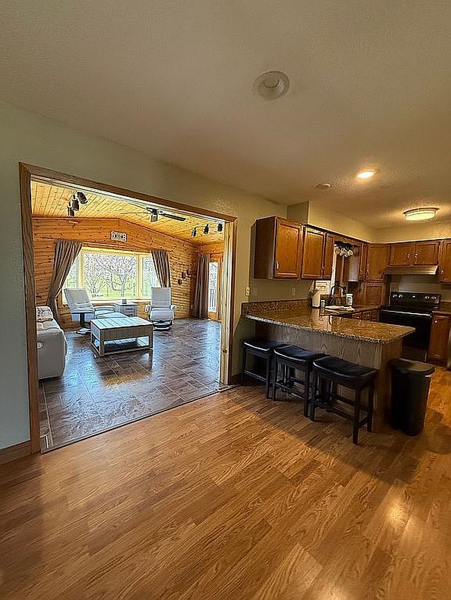 Image of 437 10th Ave E