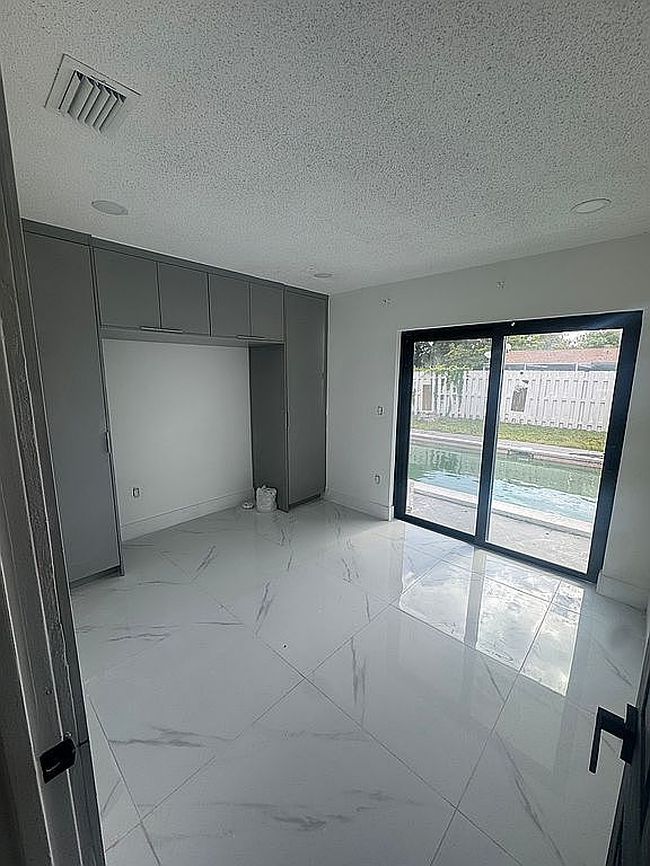 Photo of 1331 Nw 170th Ter, Miami Gardens, FL