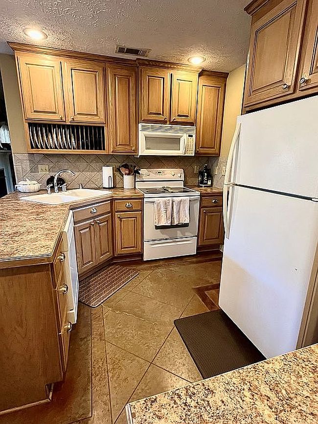 Image of 10 Breckenridge Dr
