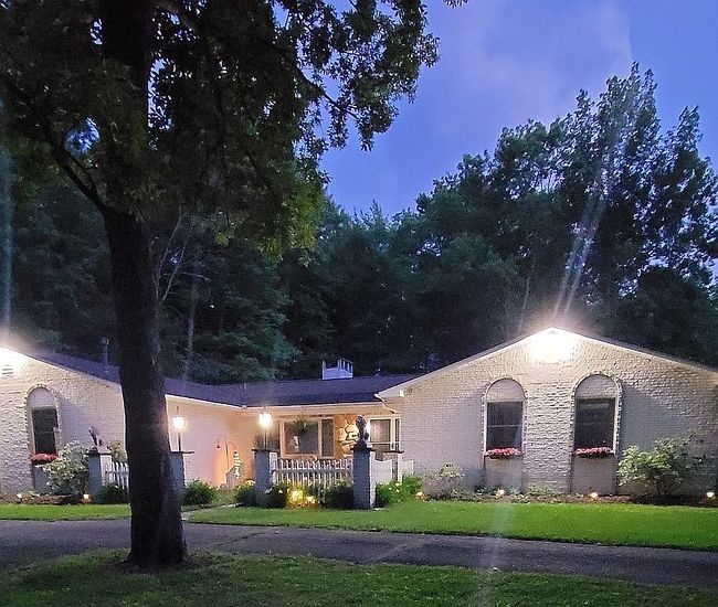 Photo of 15912 Irontree Trl, Newbury, OH