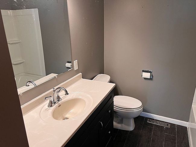Photo of 105 Sunset Dr, Salisbury, MO