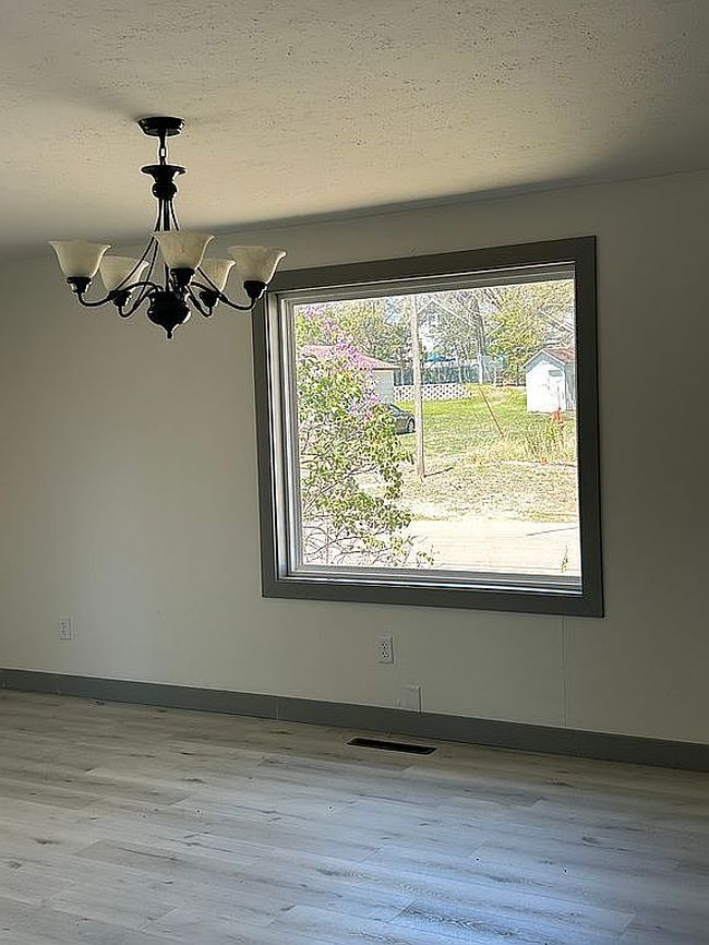 Photo of 205 N Grant Ave, Mullen, NE