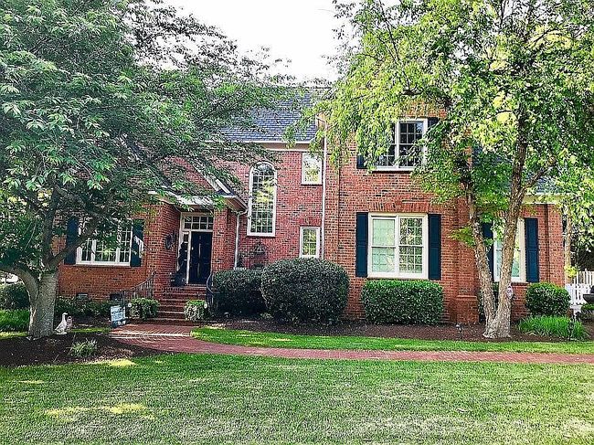Preview of property located at 1400 Regents Park Ln
