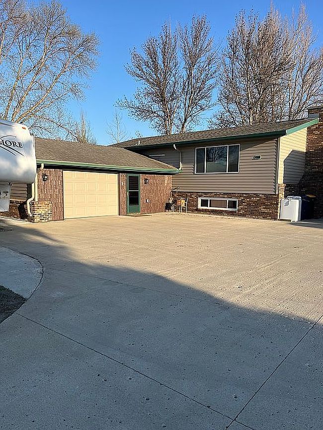 Photo of 816 Elm Ave, Oakes, ND