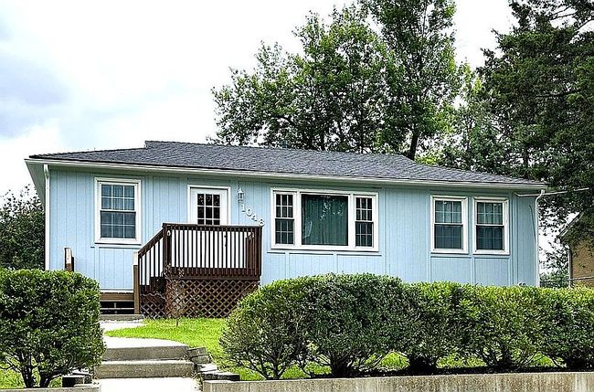 Additional photo 1 of property located at 1048 Nw South Shore Dr
