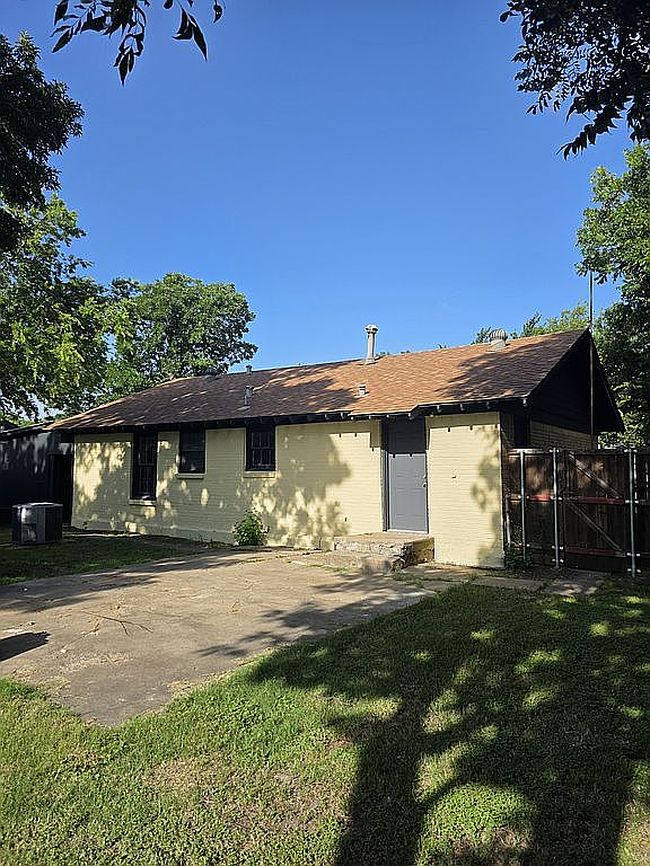 Photo of 2526 Pleasant Dr, Dallas, TX