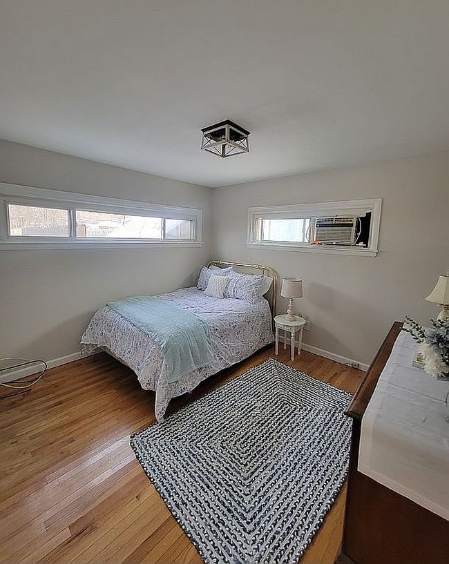 Image of 16 Carpenter Dr