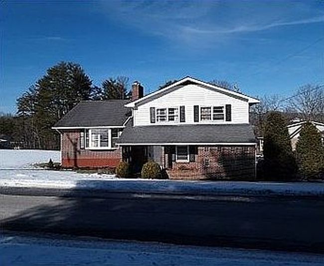 Image of 215 E Broadway St