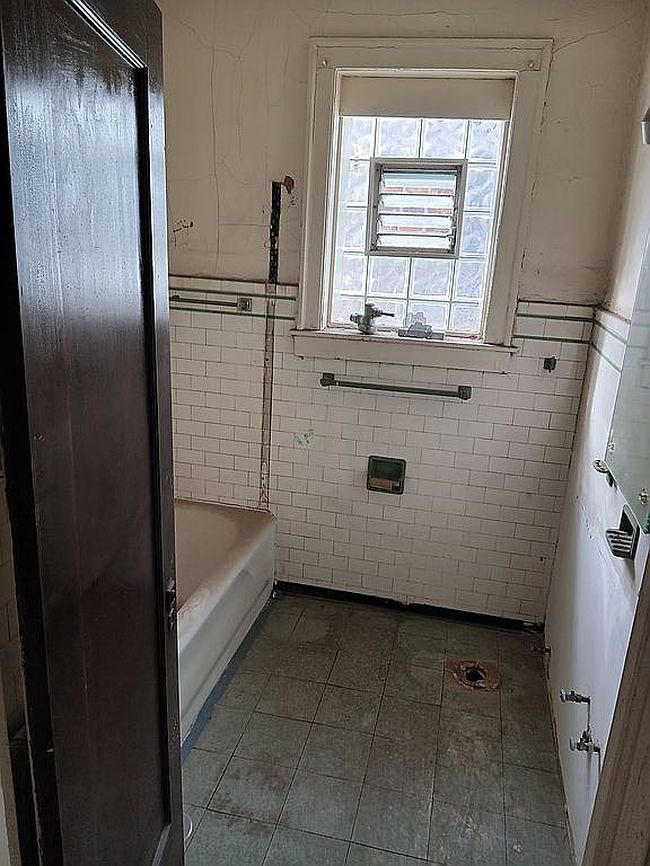 Image of 2225 E 70th Pl #1A