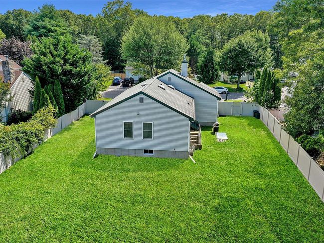 Photo of 11 Winnecomac Cir, Kings Park, NY