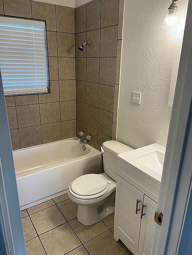 Photo of 113 E Garden Dr, Iowa Park, TX