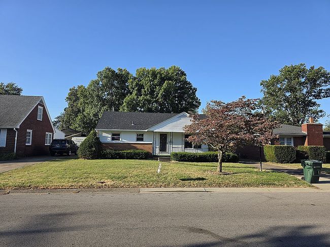Photo of 604 Warwick Dr