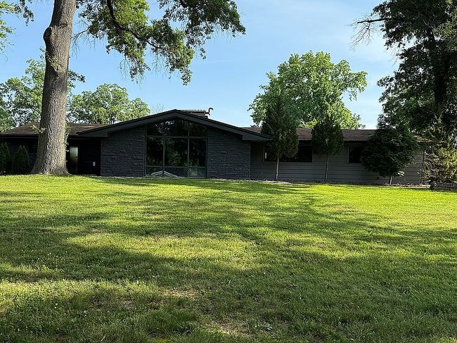 Photo of 1 Clayton Downs Ln, Saint Louis, MO