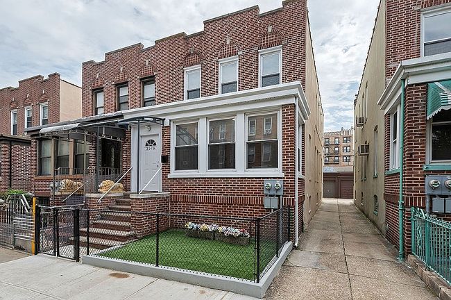 Photo of 3179 34th St, Long Island City, NY