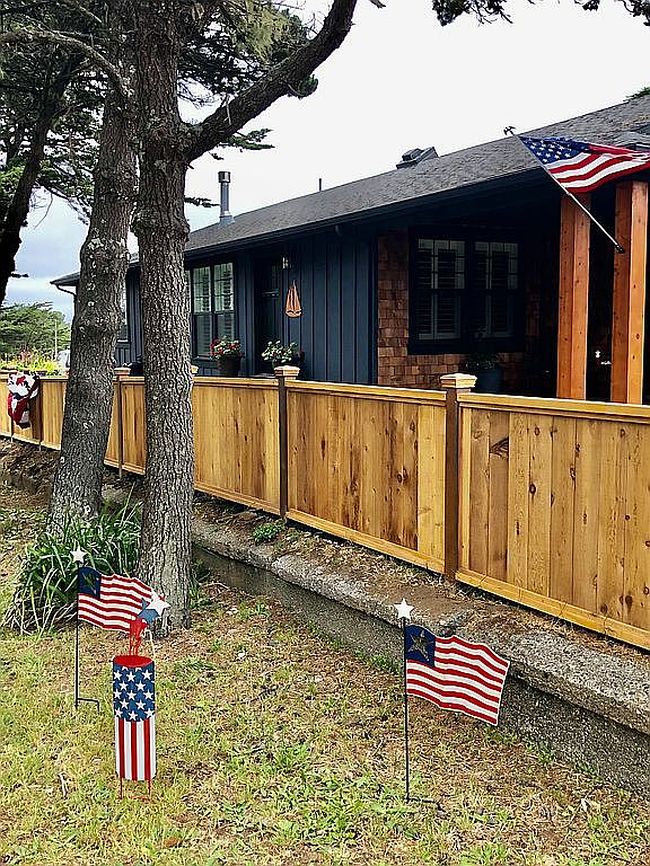 Photo of 490 4th St Sw, Bandon, OR