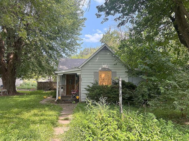 Photo of 303 S 3rd St, Easton, IL