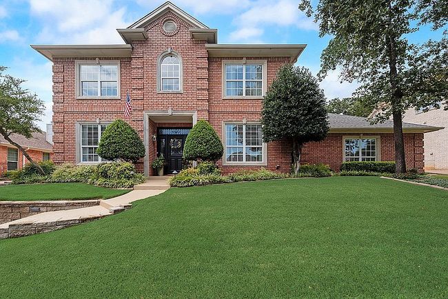 Photo of 801 Bent Tree Dr, Euless, TX